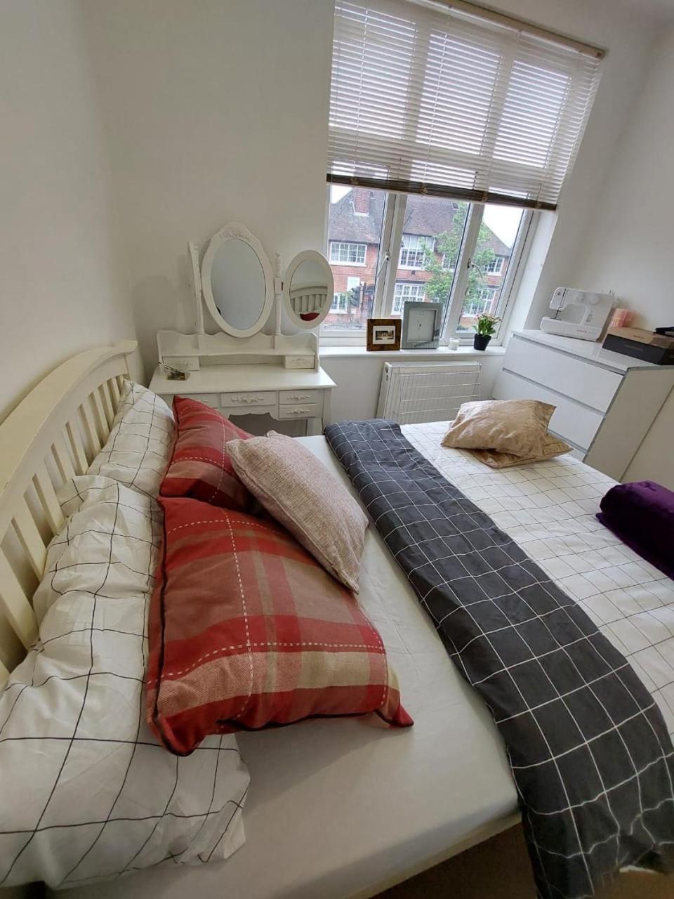 London Luxe Rooms Surbiton Exterior photo